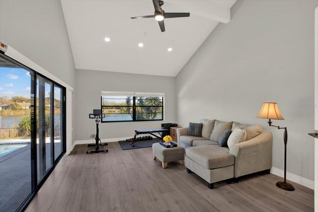 1461 74TH CIRCLE NE, St Petersburg, FL 33702