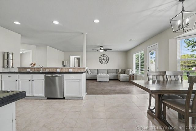 14500 S 279th East Avenue, Coweta, OK 74429