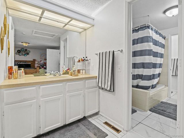 2007 S Hannibal St D, Aurora, CO 80013