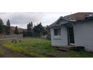 9643 OLD HIGHWAY 99, Dillard, OR 97432