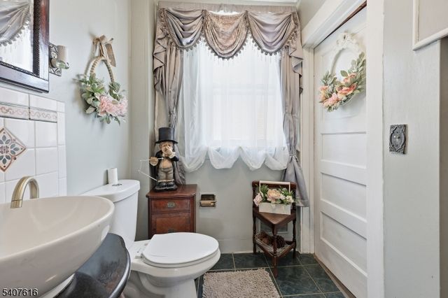 871 Colonia Rd, Elizabeth City, NJ 07208