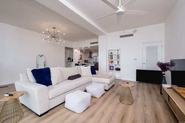 521 President Clinton Ave Apt 1202, Little Rock, AR 72201