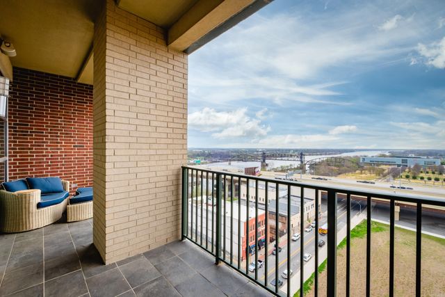 521 President Clinton Ave Apt 1202, Little Rock, AR 72201