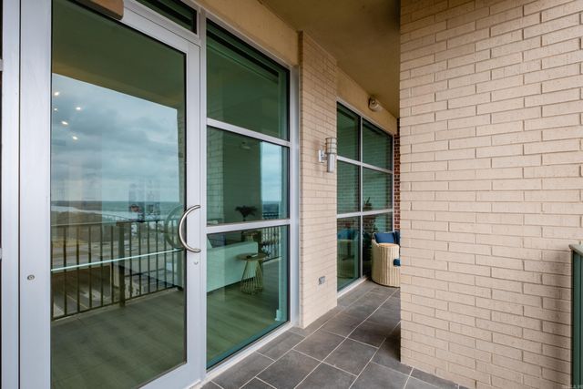 521 President Clinton Ave Apt 1202, Little Rock, AR 72201