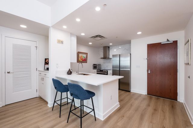 521 President Clinton Ave Apt 1202, Little Rock, AR 72201