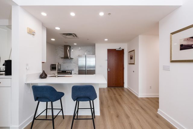 521 President Clinton Ave Apt 1202, Little Rock, AR 72201