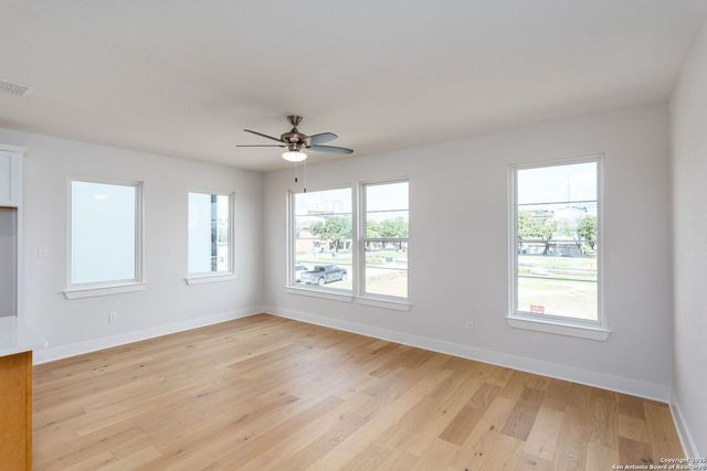 558 McMonigal Pl, San Antonio, TX 78210