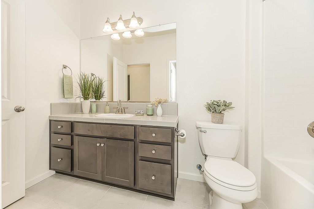 Image 14 of property listing at 4161 Mitchell Avenue, Clovis, CA 93619