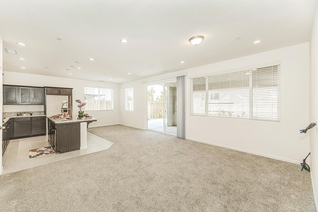 Image 5 of property listing at 4161 Mitchell Avenue, Clovis, CA 93619