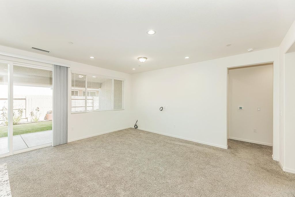 Image 7 of property listing at 4161 Mitchell Avenue, Clovis, CA 93619