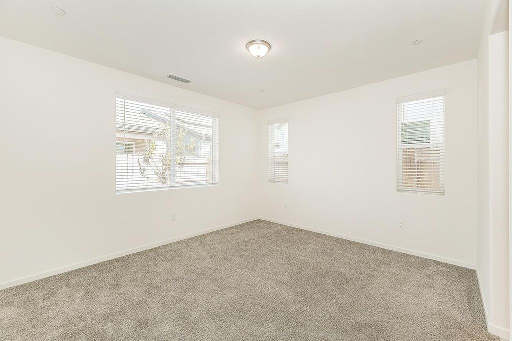 Image 9 of property listing at 4161 Mitchell Avenue, Clovis, CA 93619