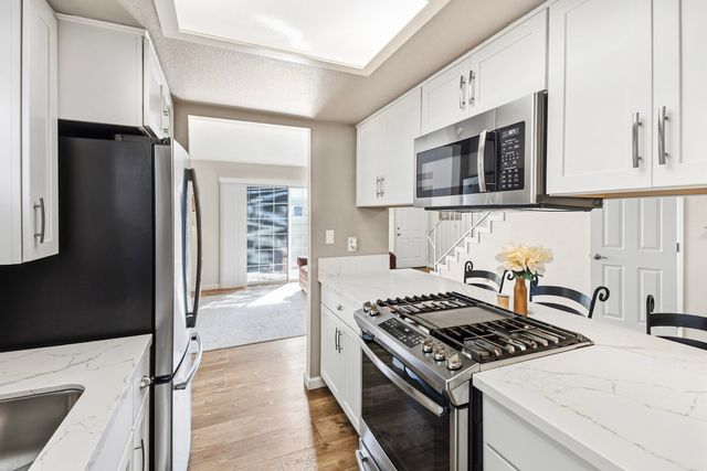 200 Ridgetop Drive, APT 31, Redding, CA 96003