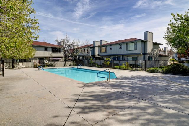 200 Ridgetop Drive, APT 31, Redding, CA 96003