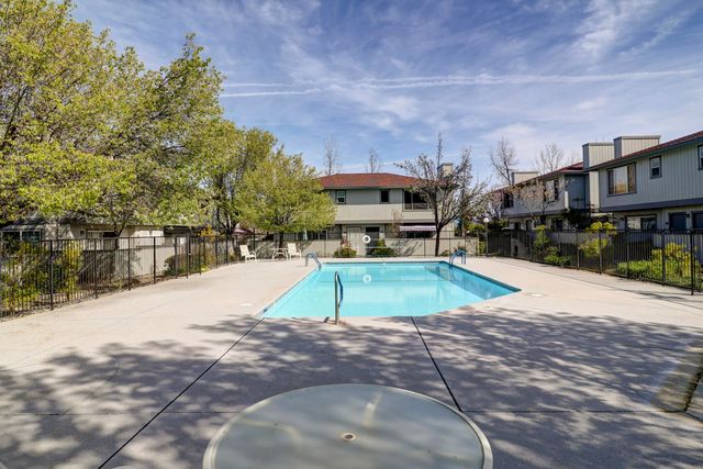 200 Ridgetop Drive, APT 31, Redding, CA 96003