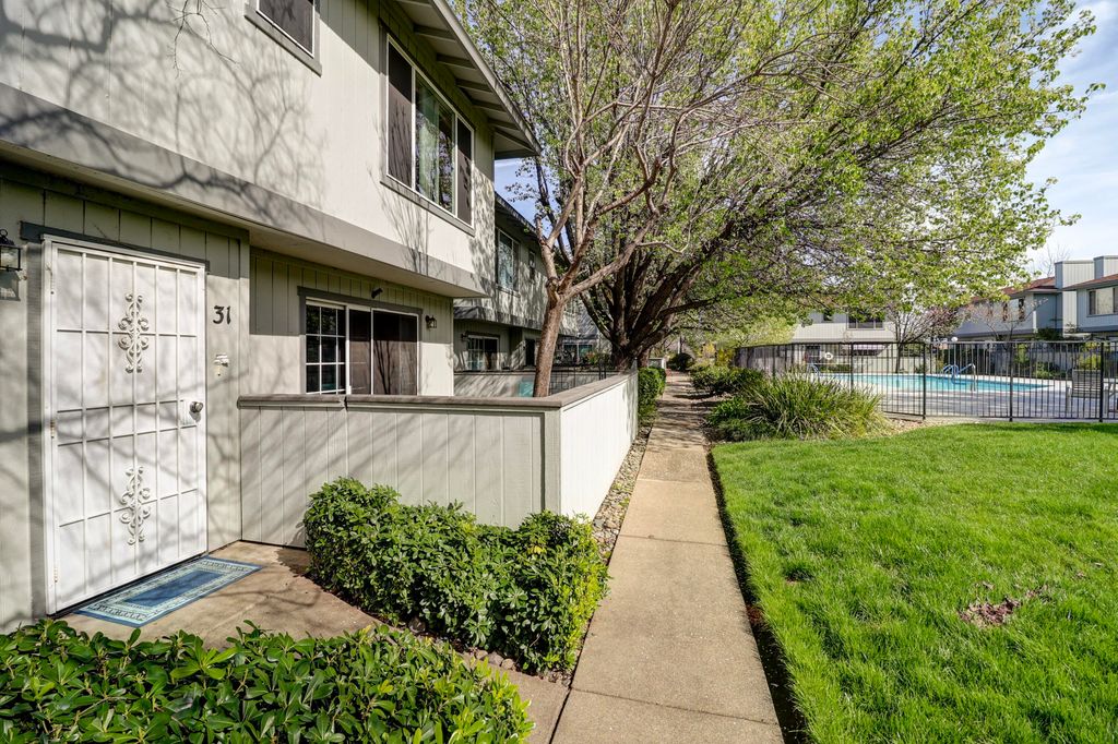 200 Ridgetop Drive, APT 31, Redding, CA 96003