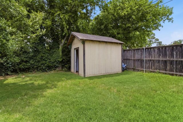 2729 Posey Drive, Irving, TX 75062