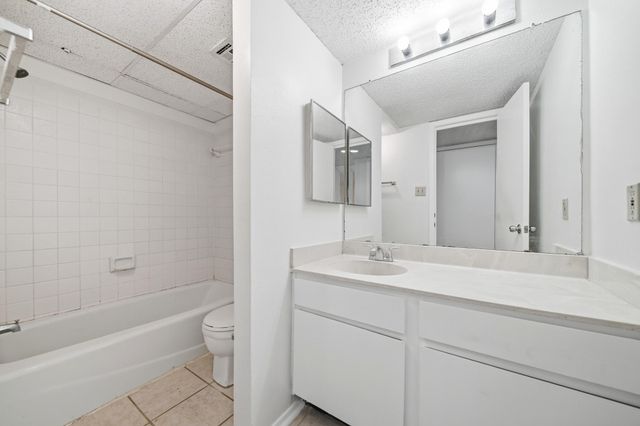 7116 N Holiday Drive, Galveston, TX 77550