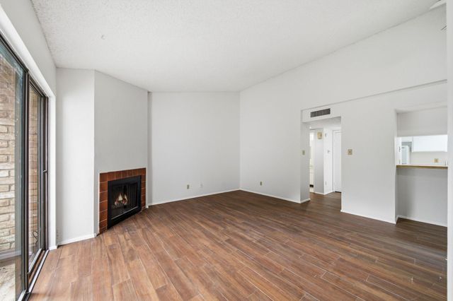 7116 N Holiday Drive, Galveston, TX 77550