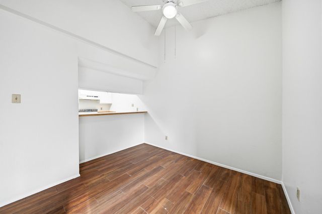 7116 N Holiday Drive, Galveston, TX 77550
