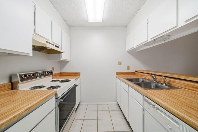7116 N Holiday Drive, Galveston, TX 77550