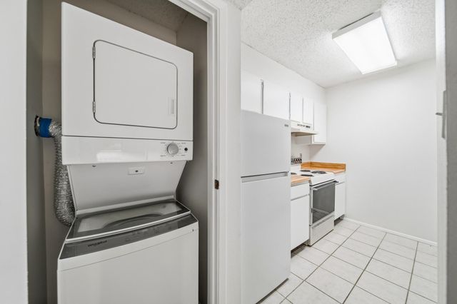 7116 N Holiday Drive, Galveston, TX 77550