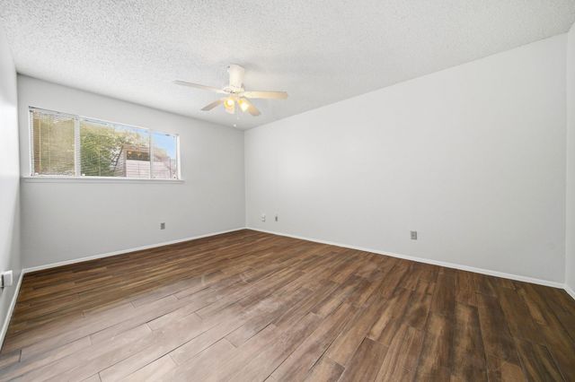 7116 N Holiday Drive, Galveston, TX 77550