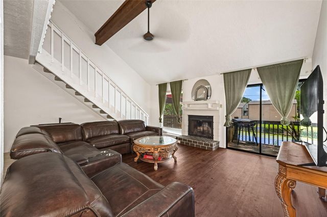 647 Davis Road, League City, TX 77573
