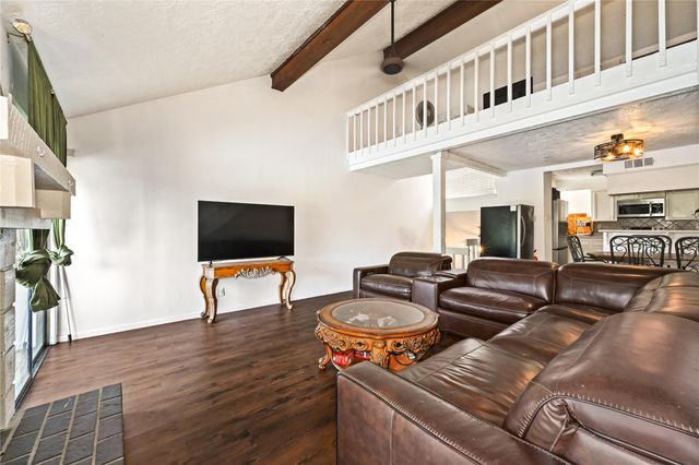 647 Davis Road, League City, TX 77573