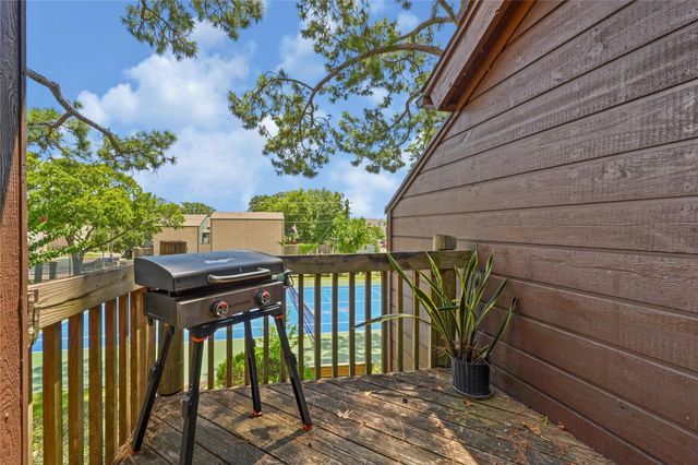 647 Davis Road, League City, TX 77573