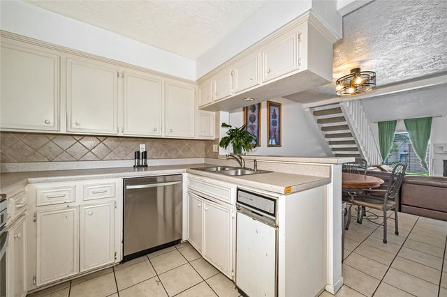 647 Davis Road, League City, TX 77573