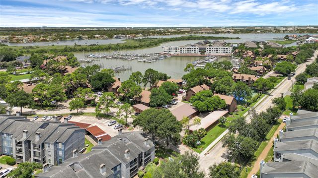 647 Davis Road, League City, TX 77573