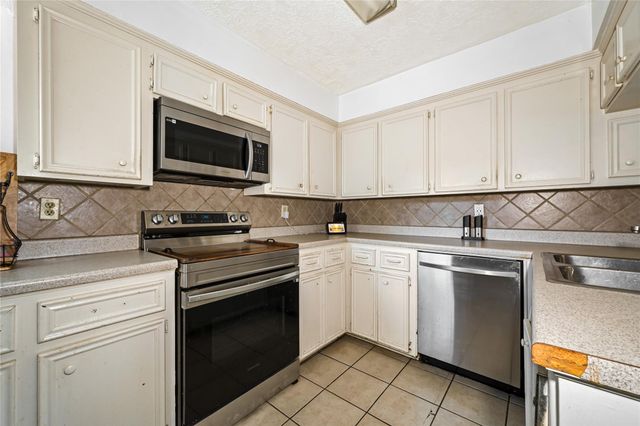 647 Davis Road, League City, TX 77573