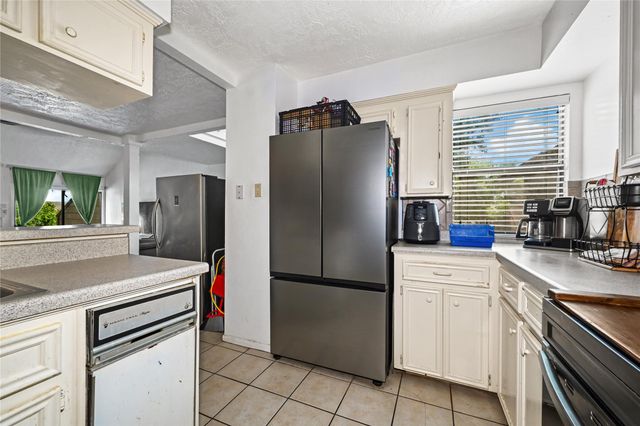 647 Davis Road, League City, TX 77573