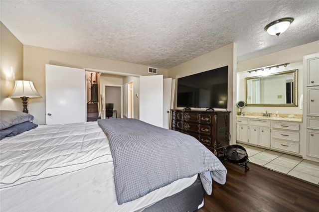 647 Davis Road, League City, TX 77573