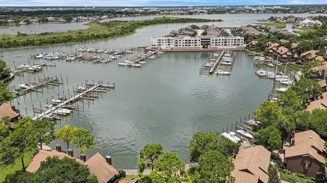 647 Davis Road, League City, TX 77573