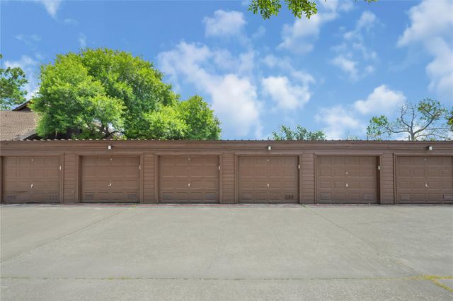 647 Davis Road, League City, TX 77573