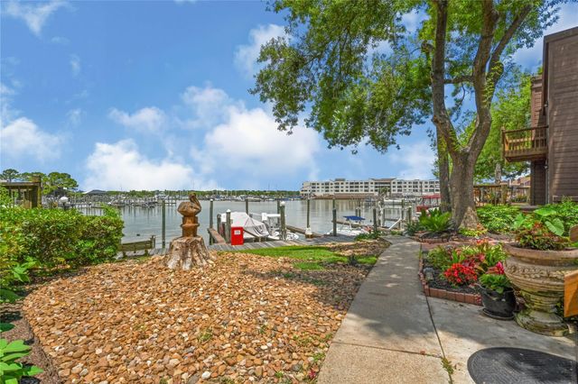647 Davis Road, League City, TX 77573