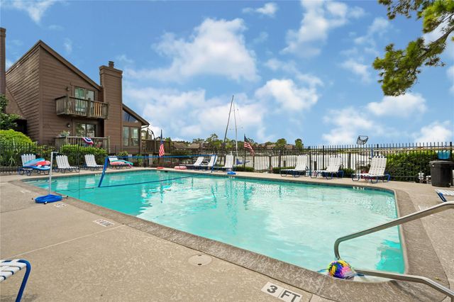 647 Davis Road, League City, TX 77573