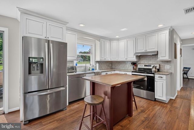 1426 HOLLYWOOD DR, Lancaster, PA 17601