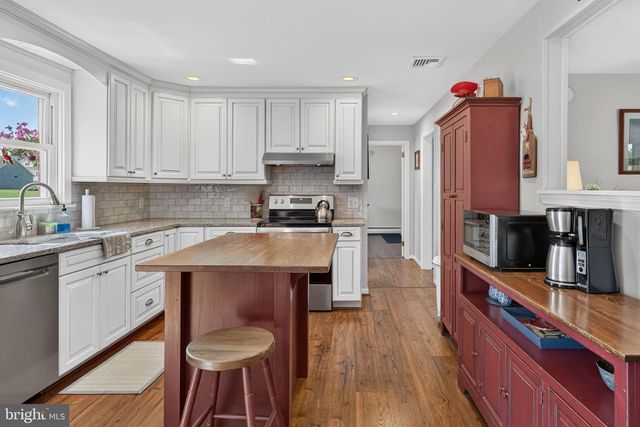 1426 HOLLYWOOD DR, Lancaster, PA 17601