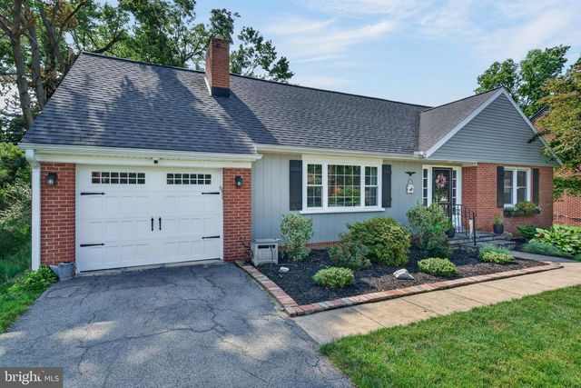 1426 HOLLYWOOD DR, Lancaster, PA 17601