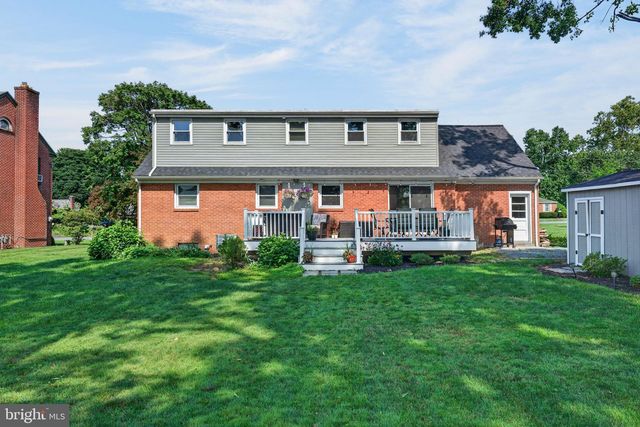 1426 HOLLYWOOD DR, Lancaster, PA 17601
