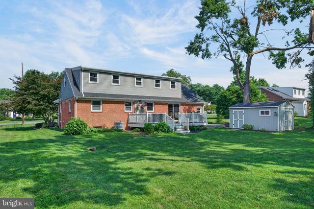 1426 HOLLYWOOD DR, Lancaster, PA 17601