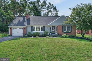 1426 HOLLYWOOD DR, Lancaster, PA 17601
