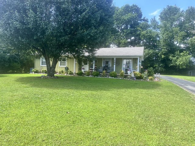 132 Jackson St, Lawrenceburg, TN 38464
