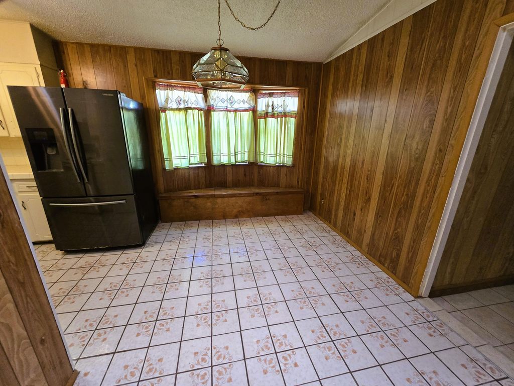 Image 5 of property listing at 324 Briarwood Drive, Bronte, TX 76933