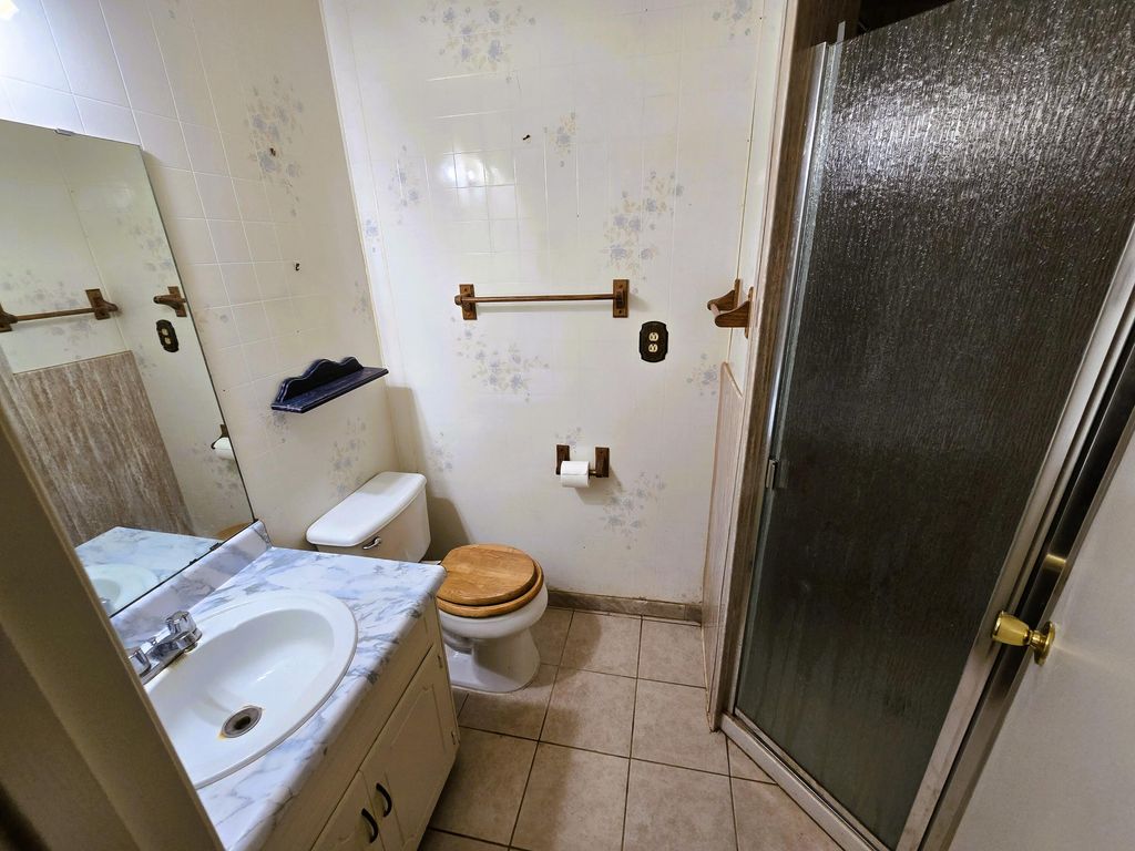 Image 7 of property listing at 324 Briarwood Drive, Bronte, TX 76933