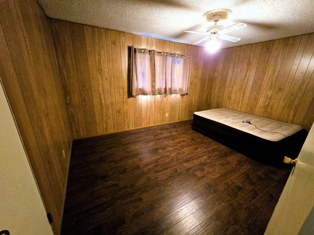 Image 8 of property listing at 324 Briarwood Drive, Bronte, TX 76933