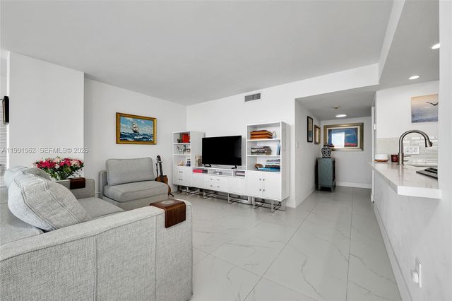 1420 Brickell Bay Dr 1003A, Miami, FL 33131