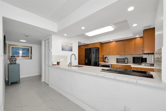 1420 Brickell Bay Dr 1003A, Miami, FL 33131